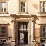Palazzo Altieri Elegant Apartment